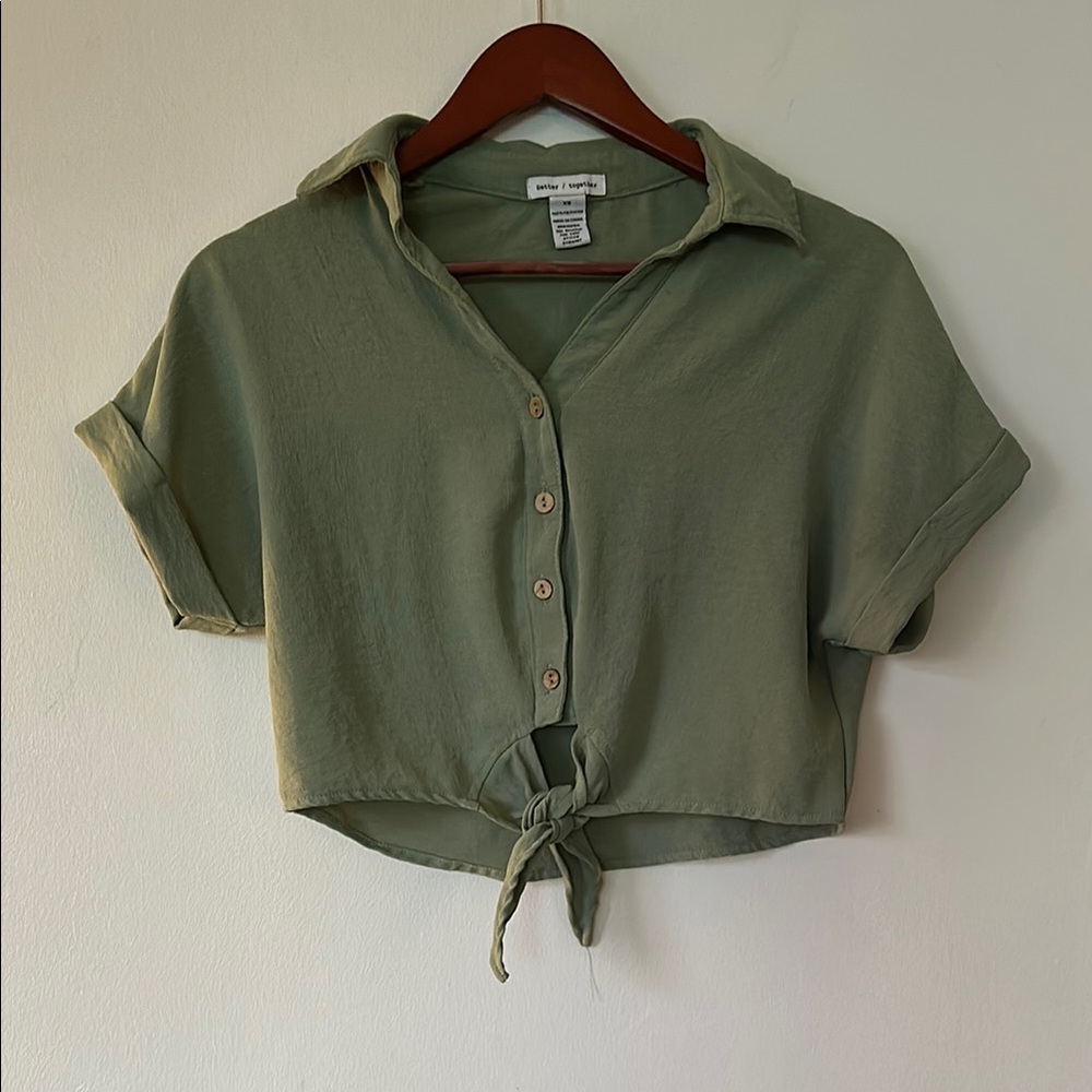 Green Cuffed Sleeve Tie Front Crop Top